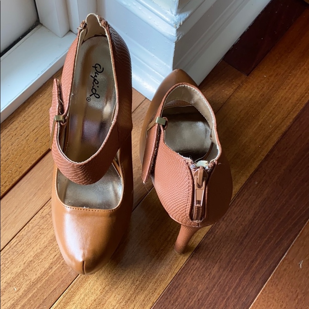 Heels - Picture 4 of 4